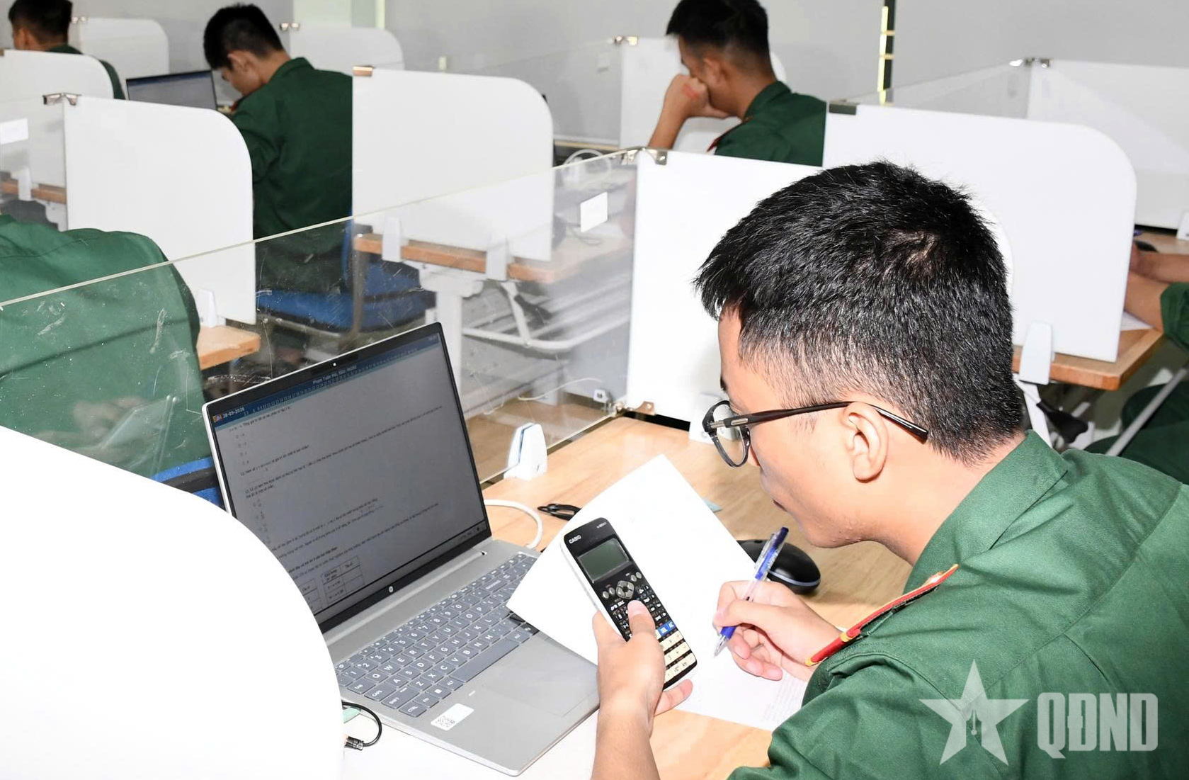 Các loại máy tính được mang vào phòng thi đánh giá năng lực của Bộ Quốc phòng

